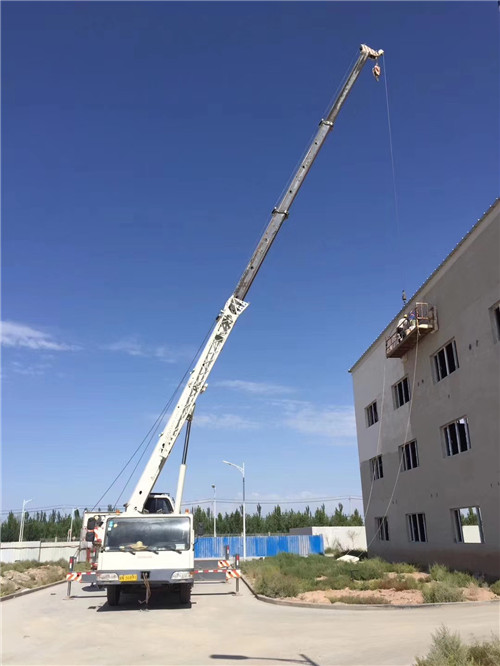 盐源县“轻装强干”—— 吊车的 “轻量化臂架” 技术